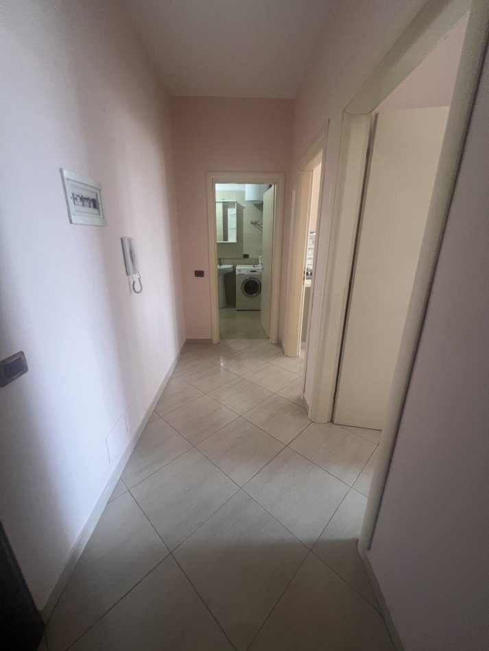 Tirane, shes apartament 1+1+Ballkon , 