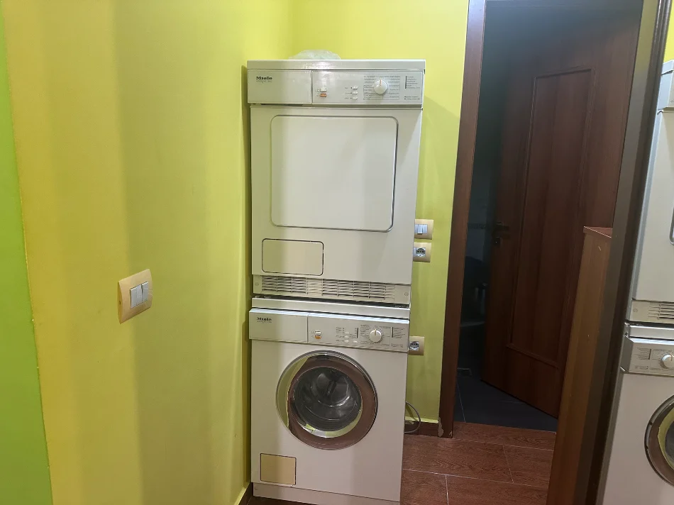 Tirane, jepet me qera apartament 1+1+Ballkon , 60 m² 530 € 