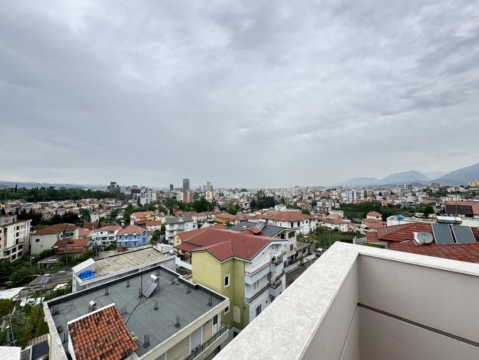 Tirane, jepet me qera apartament+verande | Penthouse , 200 m² 2.200 € 