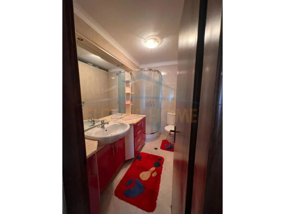 Tirane, jepet me qera apartament 2+1+Ballkon 90 m² 599 € (Rruga muhamet gjolleshaj ( me ashensor ))