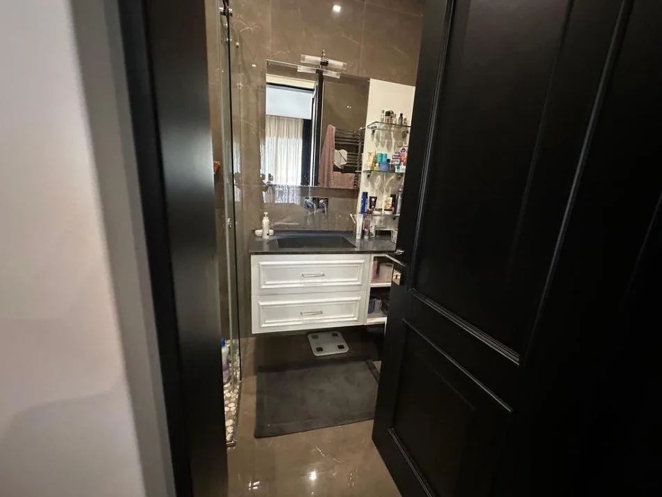 Tirane, jepet me qera apartament 2+1+Ballkon Kati 5, 114 m² 1.300 € 