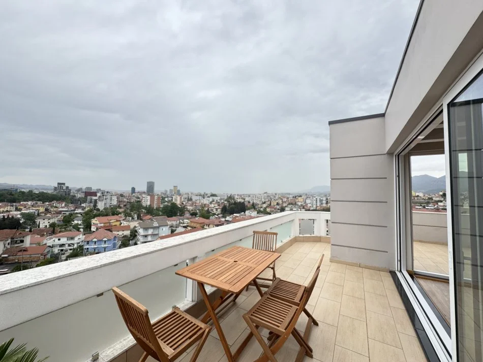 Tirane, jepet me qera apartament+verande | Penthouse , 200 m² 2.200 € 