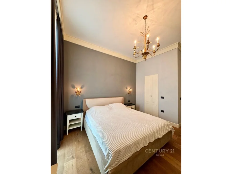 Tirane, jepet me qera apartament 3+1+Aneks+Ballkon Kati 20, 130 m² 2.000 € (Ambassador 3)