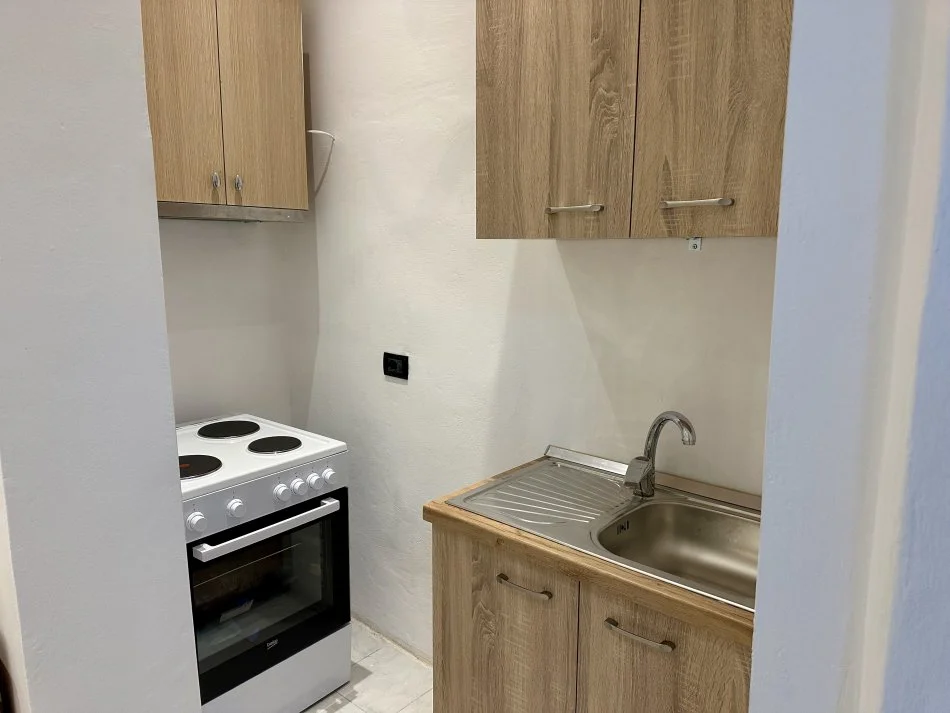 Tirane, jepet me qera garsonier 1+1 Kati 5, 45 m² 460 € (Qender - Paiaca)