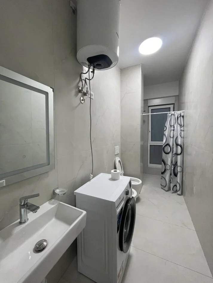 Tirane, jepet me qera apartament 1+1+Ballkon Kati 1, 60 m² 410 € (Rruga dalip topi)