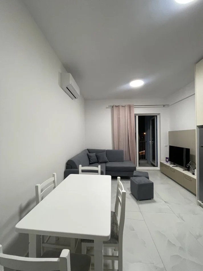 Tirane, jepet me qera apartament 1+1+Ballkon Kati 1, 60 m² 410 € (Rruga dalip topi)
