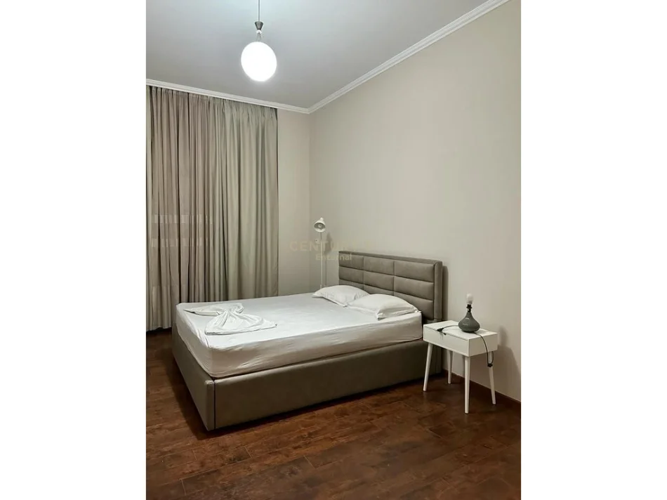 Tirane, jepet me qera apartament 2+1+Aneks+Ballkon Kati 7, 134 m² 1.600 € (Garda)