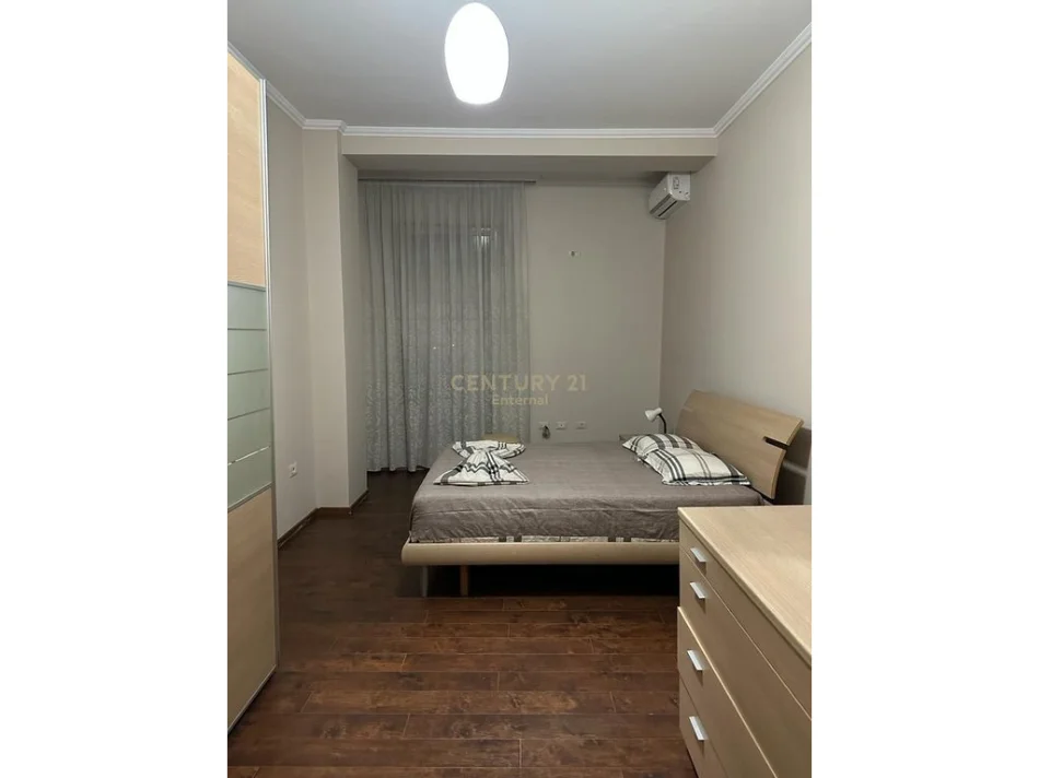Tirane, jepet me qera apartament 2+1+Aneks+Ballkon Kati 7, 134 m² 1.600 € (Garda)
