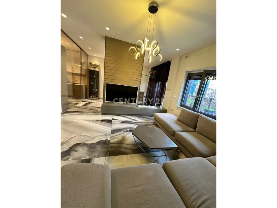 Tirane, jepet me qera apartament 1+1+Aneks+Ballkon Kati 7, 85 m² 1.400 € 