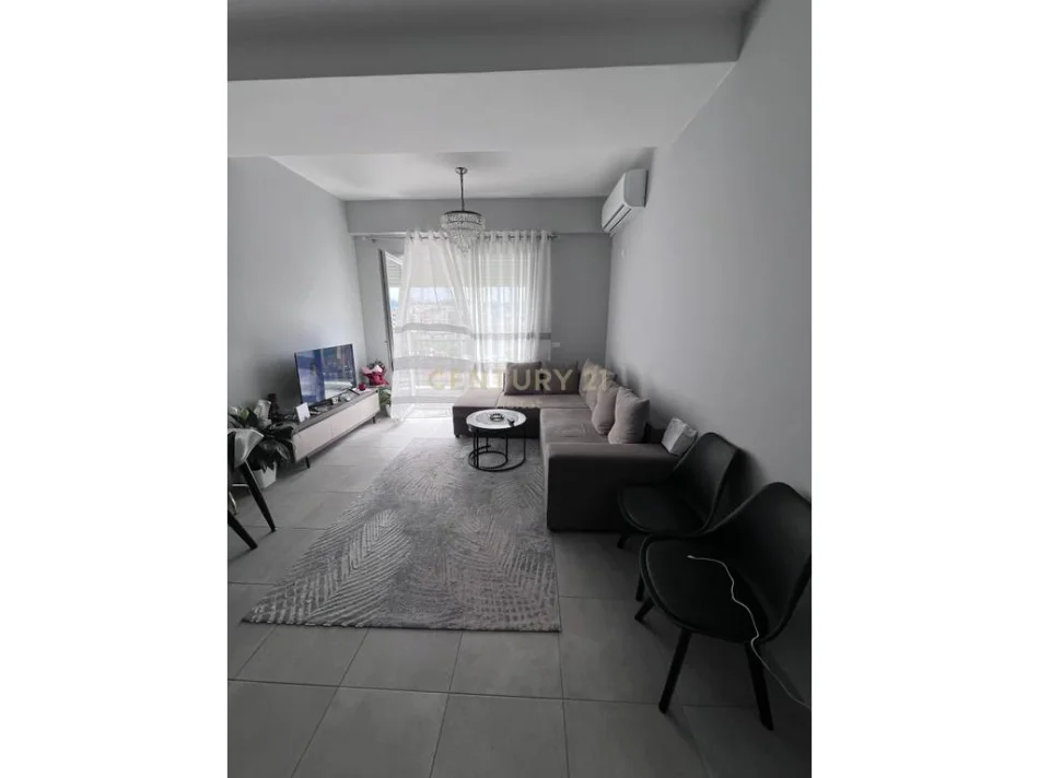 Tirane, jepet me qera apartament 2+1+Aneks+Ballkon Kati 7, 101 m² 800 € 