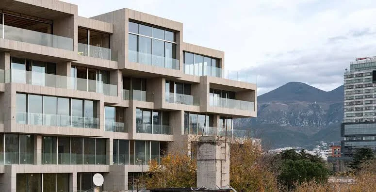 Tirane, jepet me qera zyre , 265 m² (Blloku, West Residence)