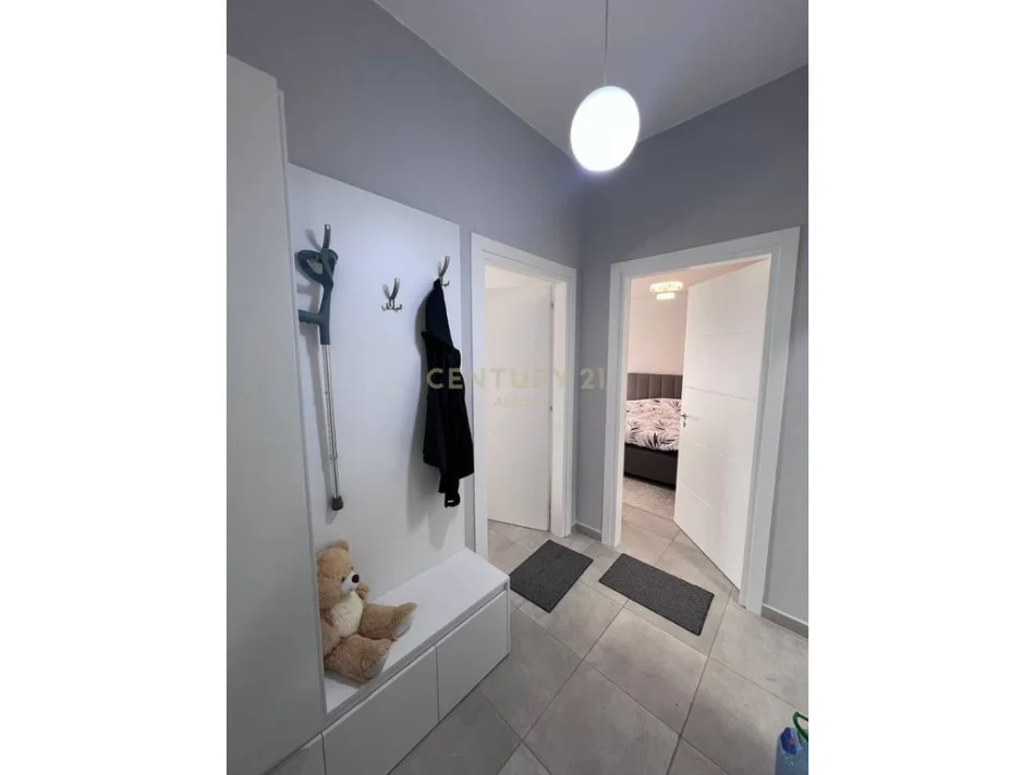 Tirane, jepet me qera apartament 2+1+Aneks+Ballkon Kati 7, 101 m² 800 € 
