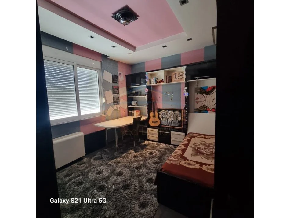 Tirane, shitet apartament 2+1+Ballkon Kati 5, 112 m² 200.000 € (Selvia)