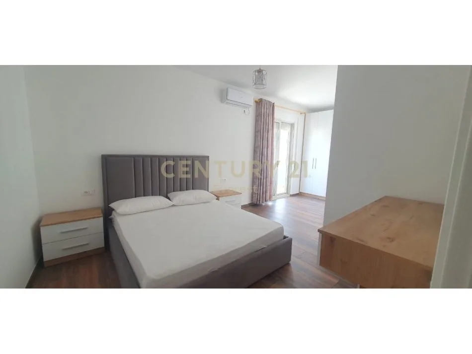 Tirane, jepet me qera apartament 2+1 Kati 2, 99 m² 550 € 