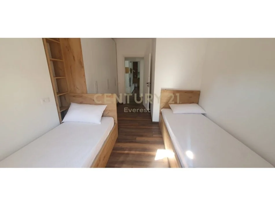 Tirane, jepet me qera apartament 2+1 Kati 2, 99 m² 550 € 