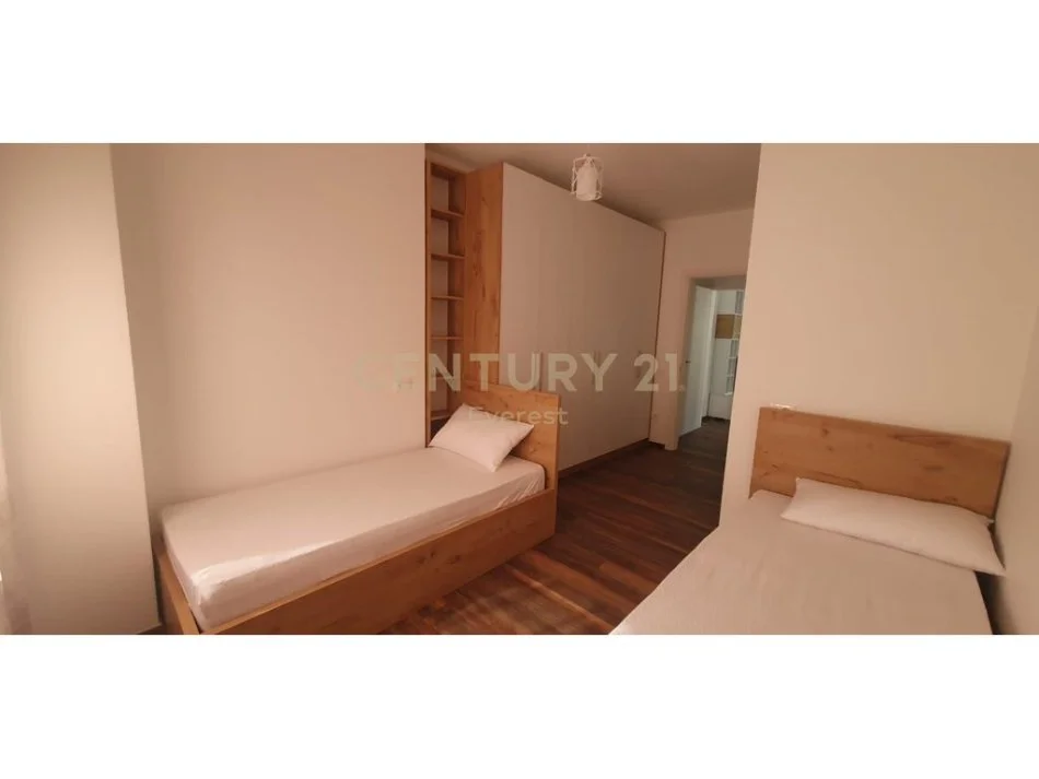 Tirane, jepet me qera apartament 2+1 Kati 2, 99 m² 550 € 