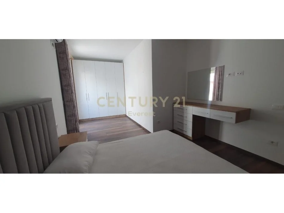 Tirane, jepet me qera apartament 2+1 Kati 2, 99 m² 550 € 