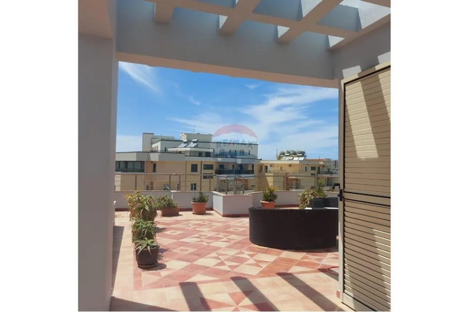 Vlore, shitet apartament+verande | Penthouse 2+1+Aneks+Ballkon Kati 10, 115 m² 2.600.000 € 