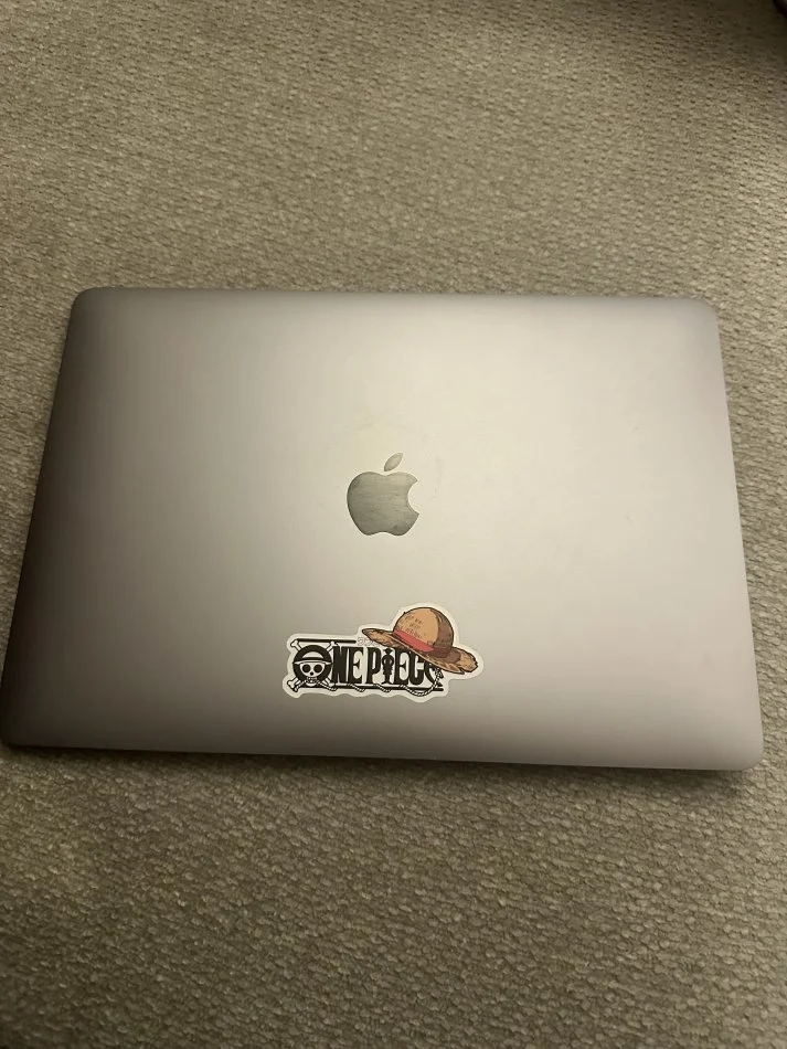 Tirane, shes Laptop Macbook