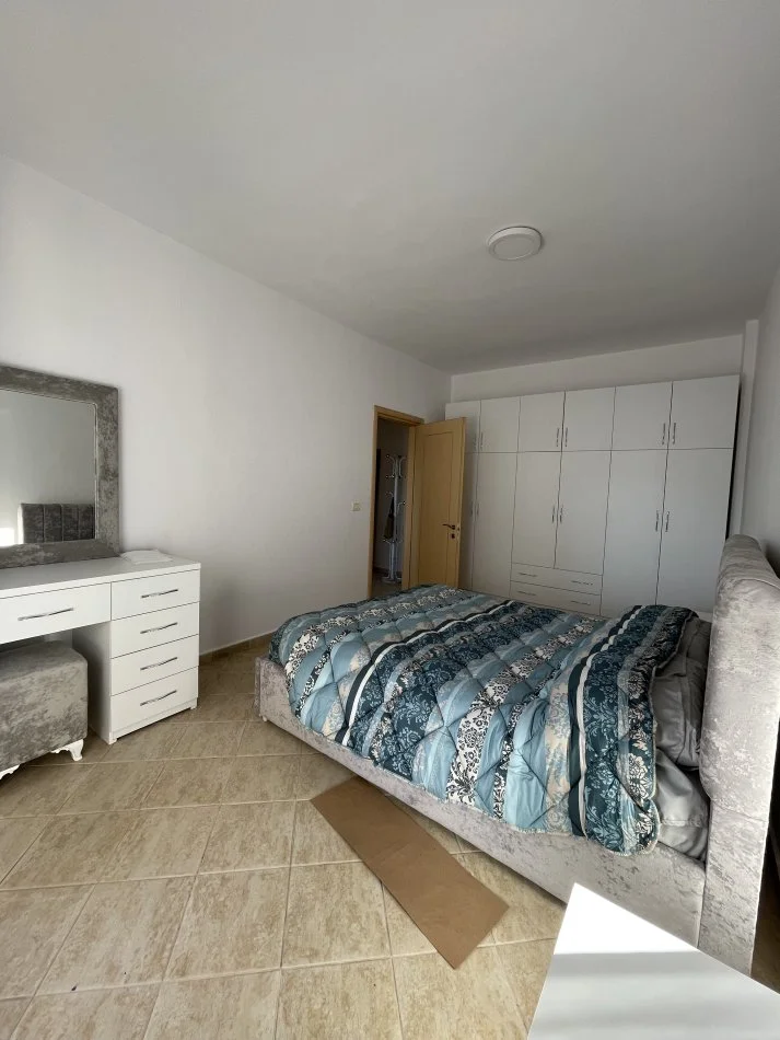 Tirane, jepet me qera apartament 2+1+Ballkon Kati 7, 95 m² 600 € (21Dhjetori,tekSQ21)