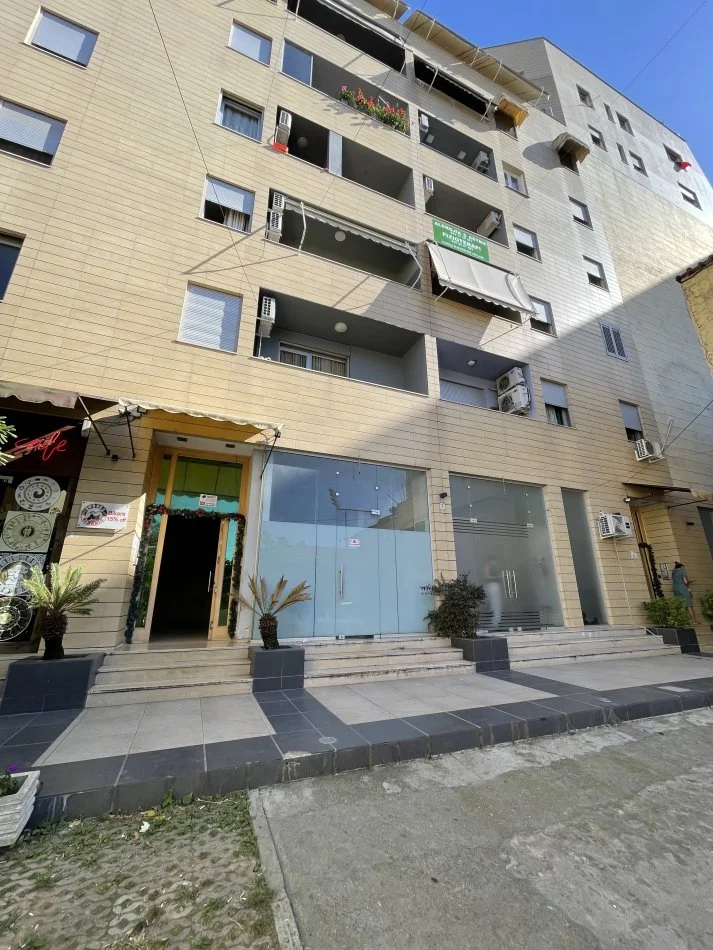 Tirane, shes dyqan Kati 0, 34 m² 115.000 € (STADIUMI DINAMO)