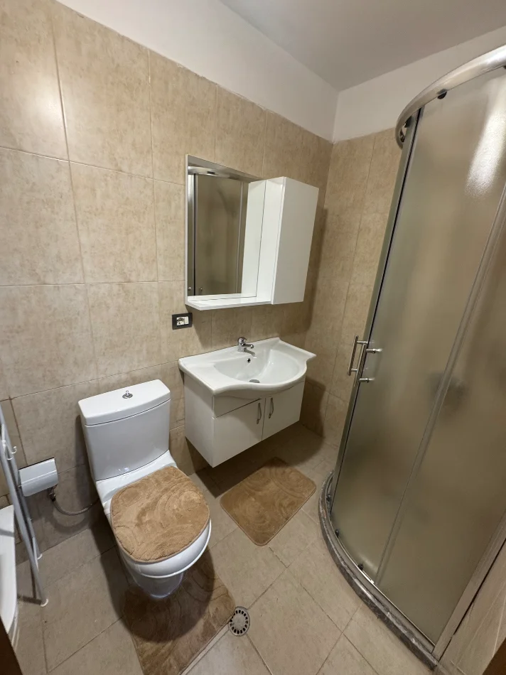 Tirane, jepet me qera apartament 1+1+Ballkon Kati 5, 60 m² 600 € (Delijorgji)