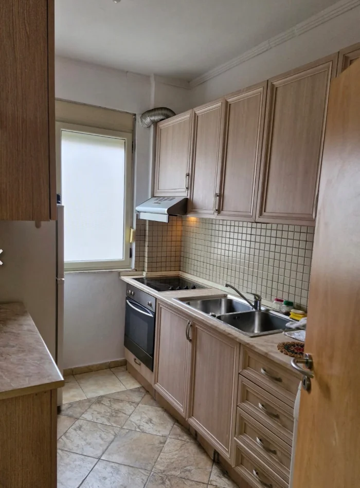Tirane, jepet me qera apartament 2+1+Ballkon Kati 5, 106 m² 750 € (Rruga kosovareve)