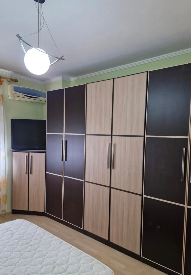 Tirane, jepet me qera apartament 2+1+Ballkon Kati 5, 106 m² 750 € (Rruga kosovareve)