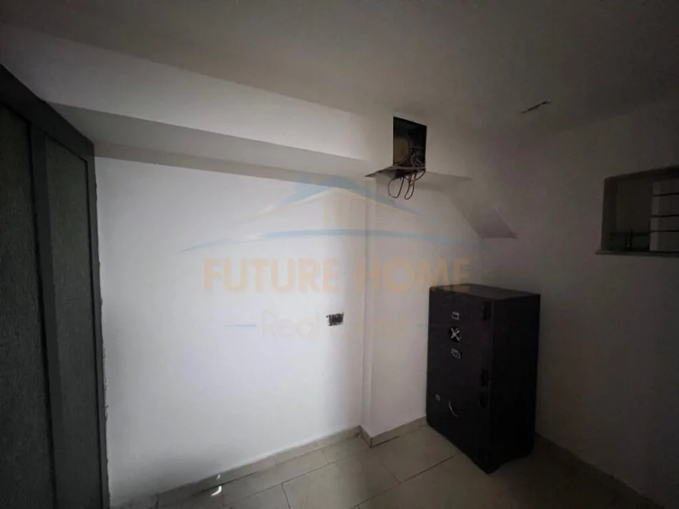 Tirane, jepet me qera ambjent biznesi Kati 0, 147 m² 1.500 €