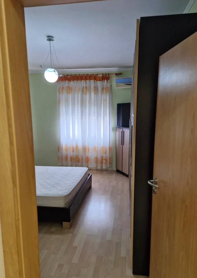Tirane, jepet me qera apartament 2+1+Ballkon Kati 5, 106 m² 750 € (Rruga kosovareve)