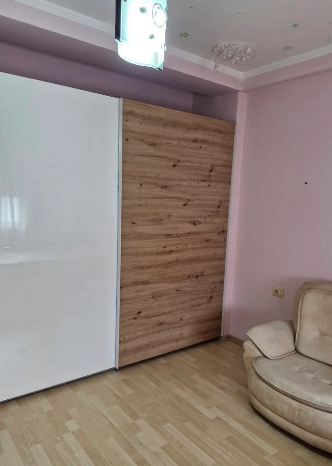 Tirane, jepet me qera apartament 2+1+Ballkon Kati 5, 106 m² 750 € (Rruga kosovareve)