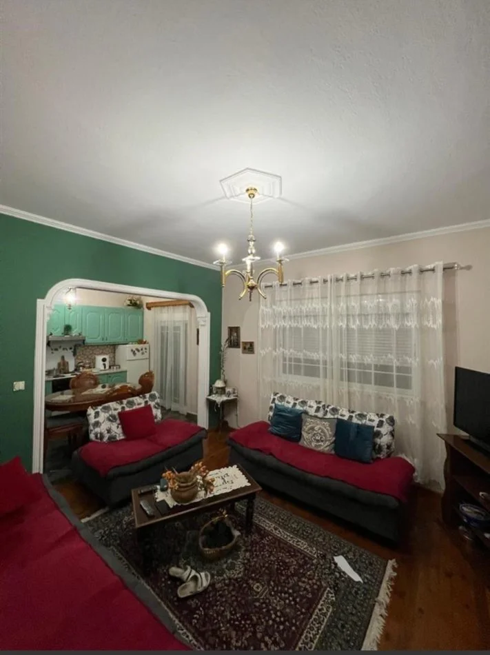 Korce, shitet Vile 5+1+Aneks+Ballkon Kati 4, 300 m² 135.000 € 