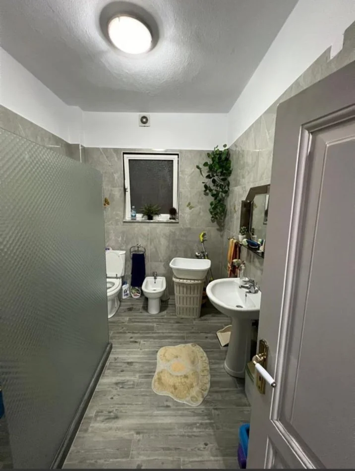 Korce, shitet Vile 5+1+Aneks+Ballkon Kati 4, 300 m² 135.000 € 