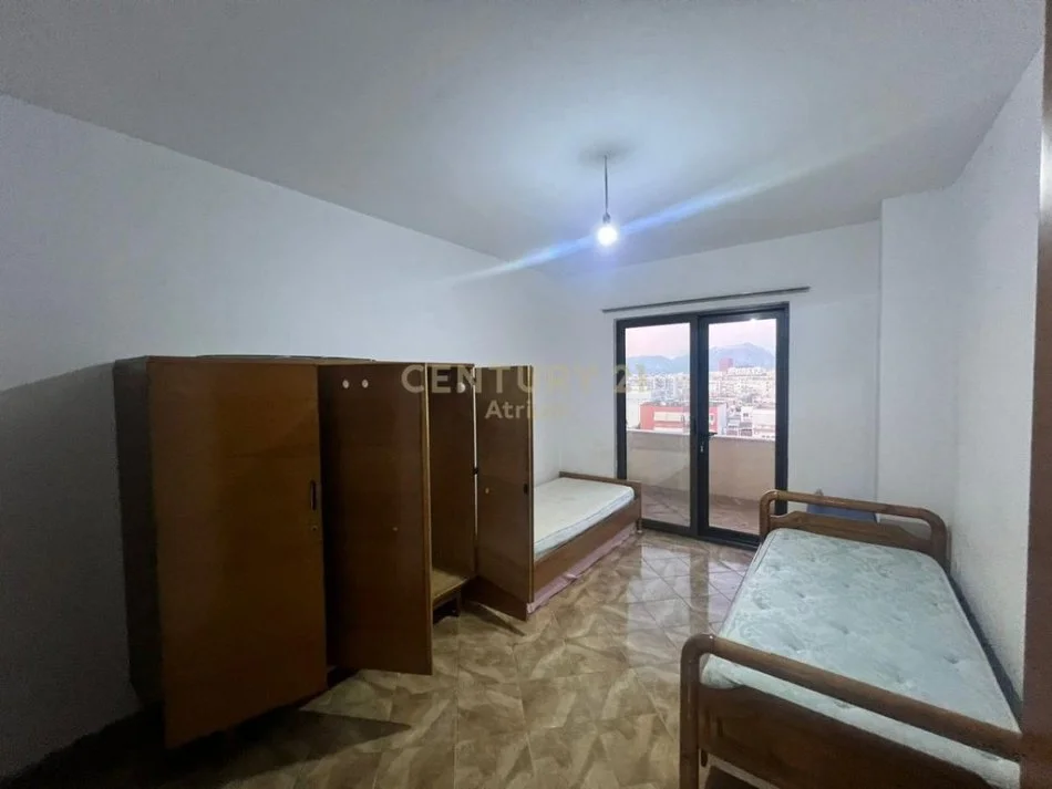 Tirane, jepet me qera apartament 2+1+Aneks+Ballkon Kati 4, 106 m² 500 € (Kodra e Diellit)