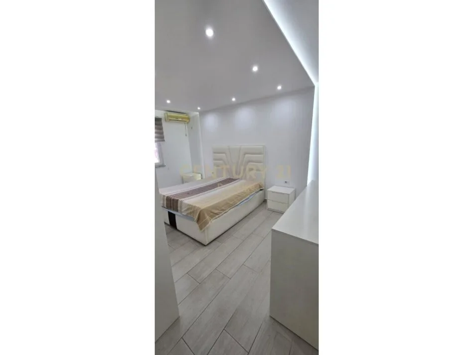 Tirane, shes apartament 2+1 Kati 3, 83 m² 158.000 € (Tek ish Parku)