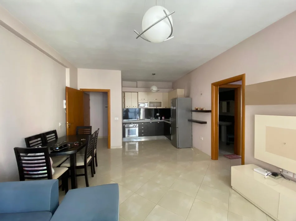 Tirane, jepet me qera apartament 2+1+Ballkon Kati 5, 95 m² 500 € (Rruga 3 Dëshmorët)