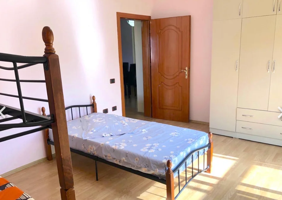 Tirane, jepet me qera apartament 2+1+Ballkon , 105 m² 400 € (Rruga jordan misja)