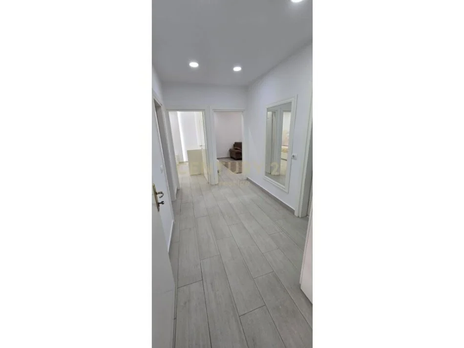 Tirane, shes apartament 2+1 Kati 3, 83 m² 158.000 € (Tek ish Parku)