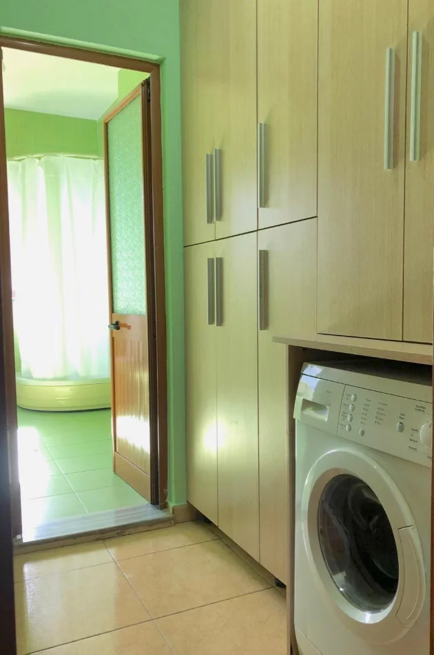 Tirane, jepet me qera apartament 2+1+Ballkon , 105 m² 400 € (Rruga jordan misja)