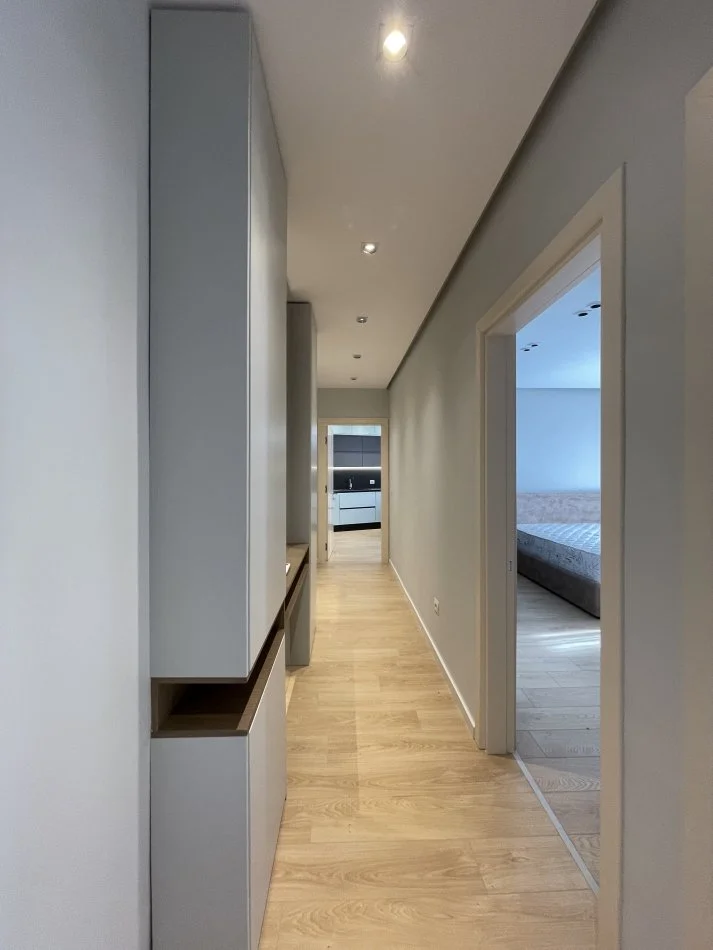 Tirane, jepet me qera apartament 2+1+Ballkon Kati 2, 120 m² 1.500 € (Liqeni i Thate)