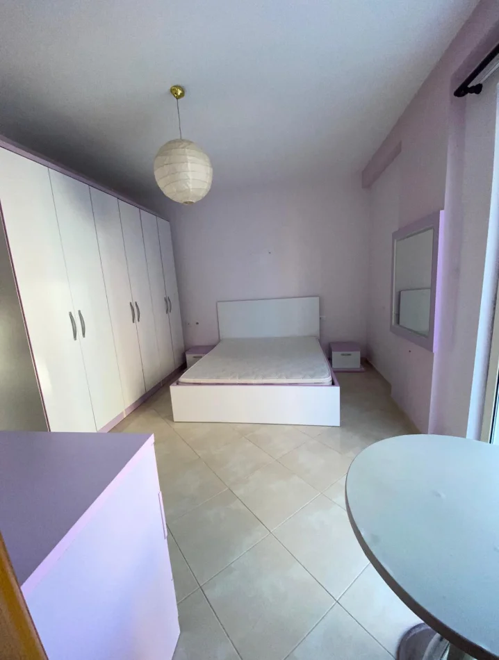 Tirane, jepet me qera apartament 2+1+Ballkon Kati 5, 95 m² 500 € (Rruga 3 Dëshmorët)