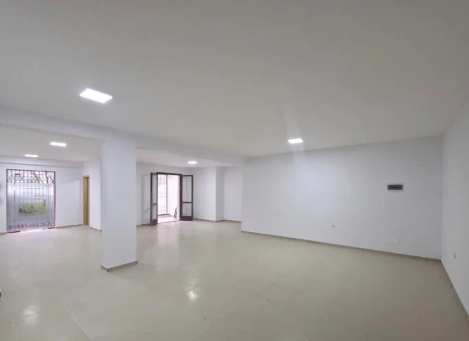 Tirane, jepet me qera ambjent biznesi Kati 0, 90 m² 800 € (Kopshti botanik)