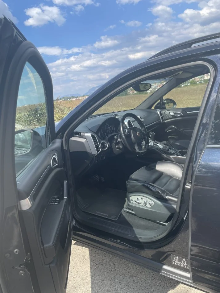 Tirane, shitet makine Porsche cayenne Nafte, e zeze automatik Kondicioner 190 km 21.000 €