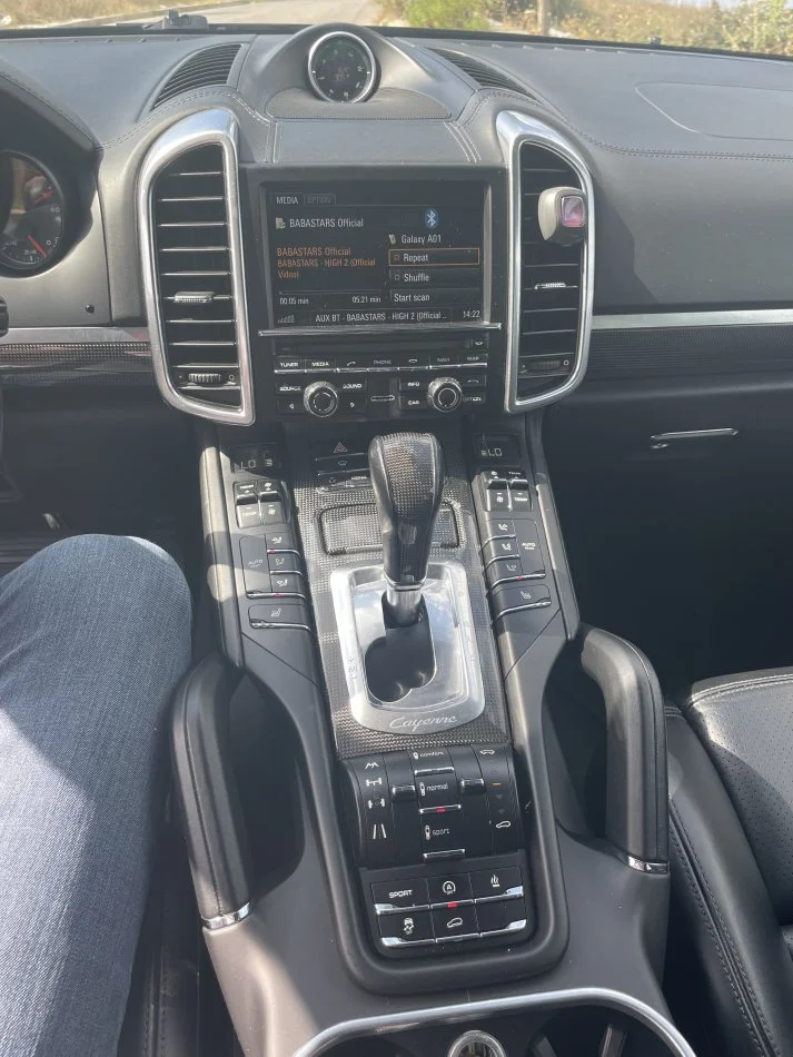 Tirane, shitet makine Porsche cayenne Nafte, e zeze automatik Kondicioner 190 km 21.000 €