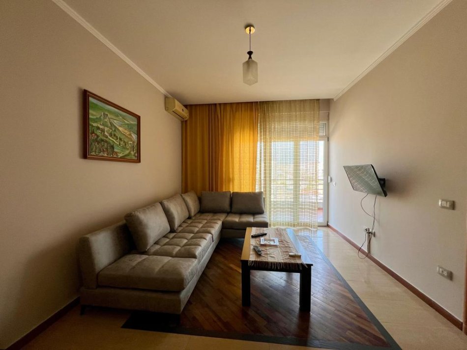Tirane, jepet me qera apartament 1+1 Kati 7, 67 m² 500 € 