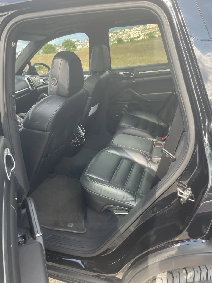 Tirane, shitet makine Porsche cayenne Nafte, e zeze automatik Kondicioner 190 km 21.000 €