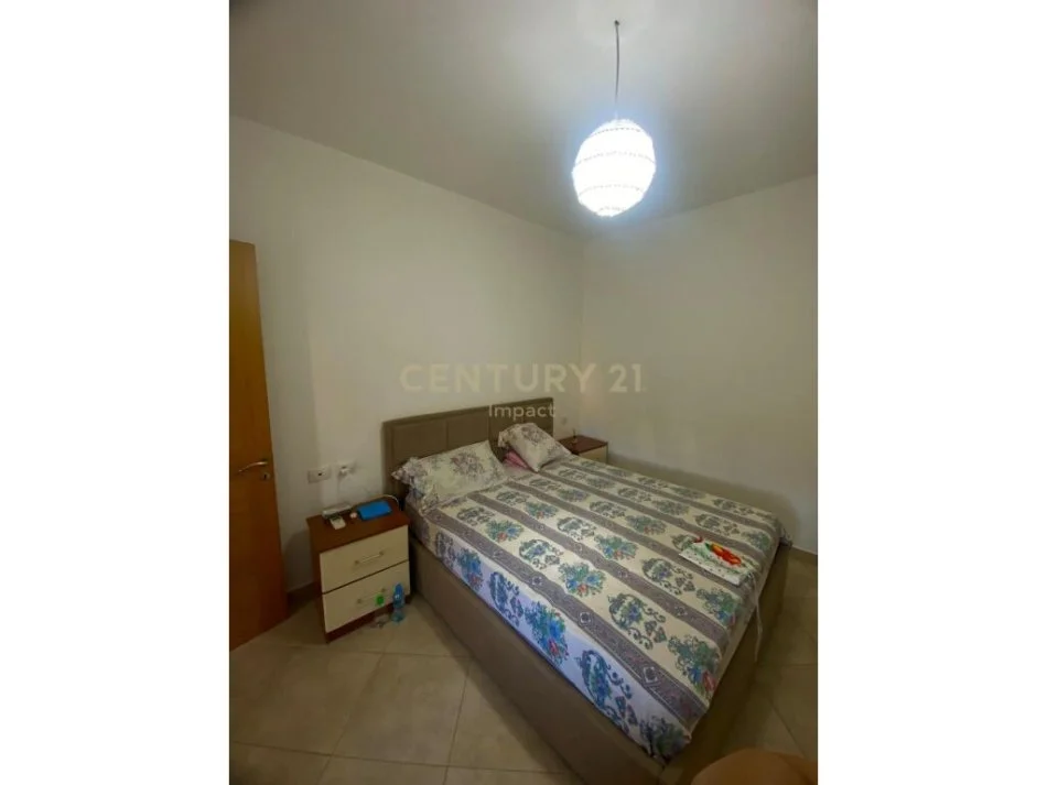 Tirane, jepet me qera apartament 1+1 Kati 4, 60 m² 530 € (Liqeni thate)