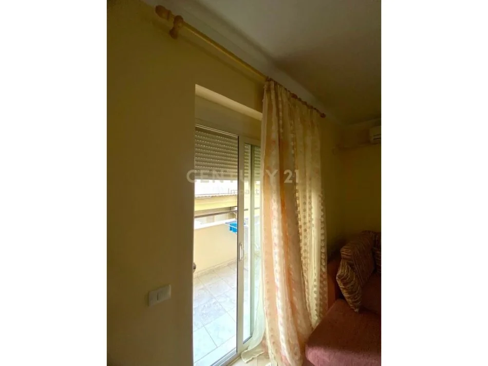 Tirane, jepet me qera apartament 1+1 Kati 4, 60 m² 530 € (Liqeni thate)