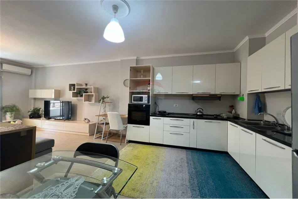 Tirane, jepet me qera apartament 2+1 Kati 3, 110 m² 900 € (Liqeni i Thate)