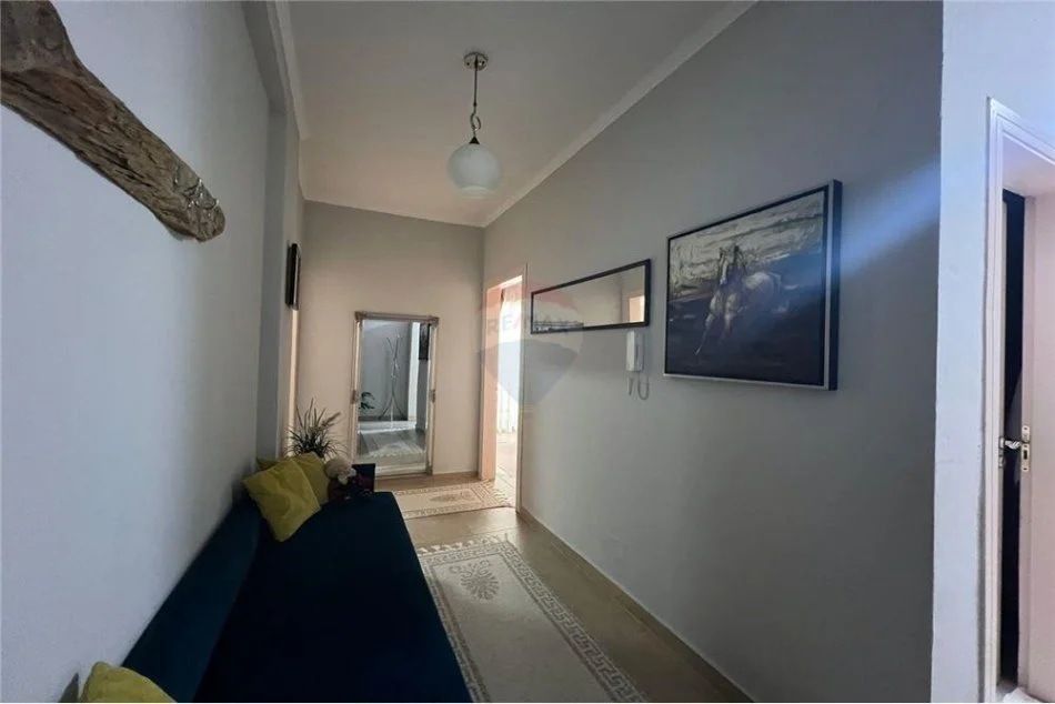Tirane, jepet me qera apartament 2+1 Kati 3, 110 m² 900 € (Liqeni i Thate)